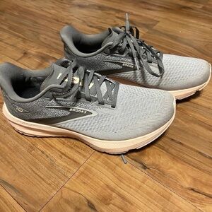 Brooks Women's Gray and Pink Athletic Shoes